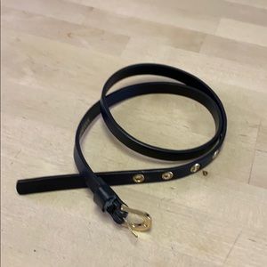 Black leather belt. Size S/M. {380}